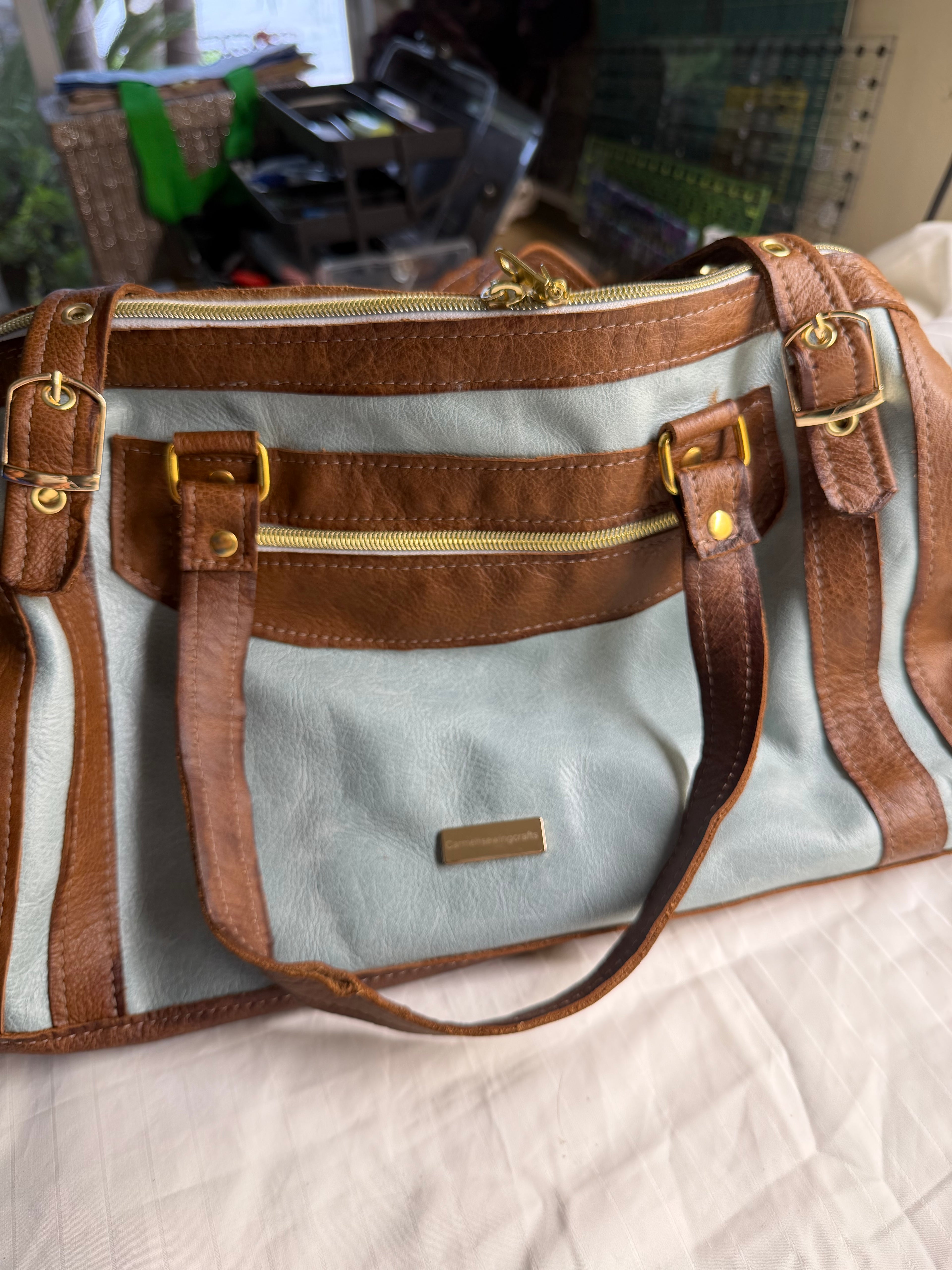 Leather tote bags