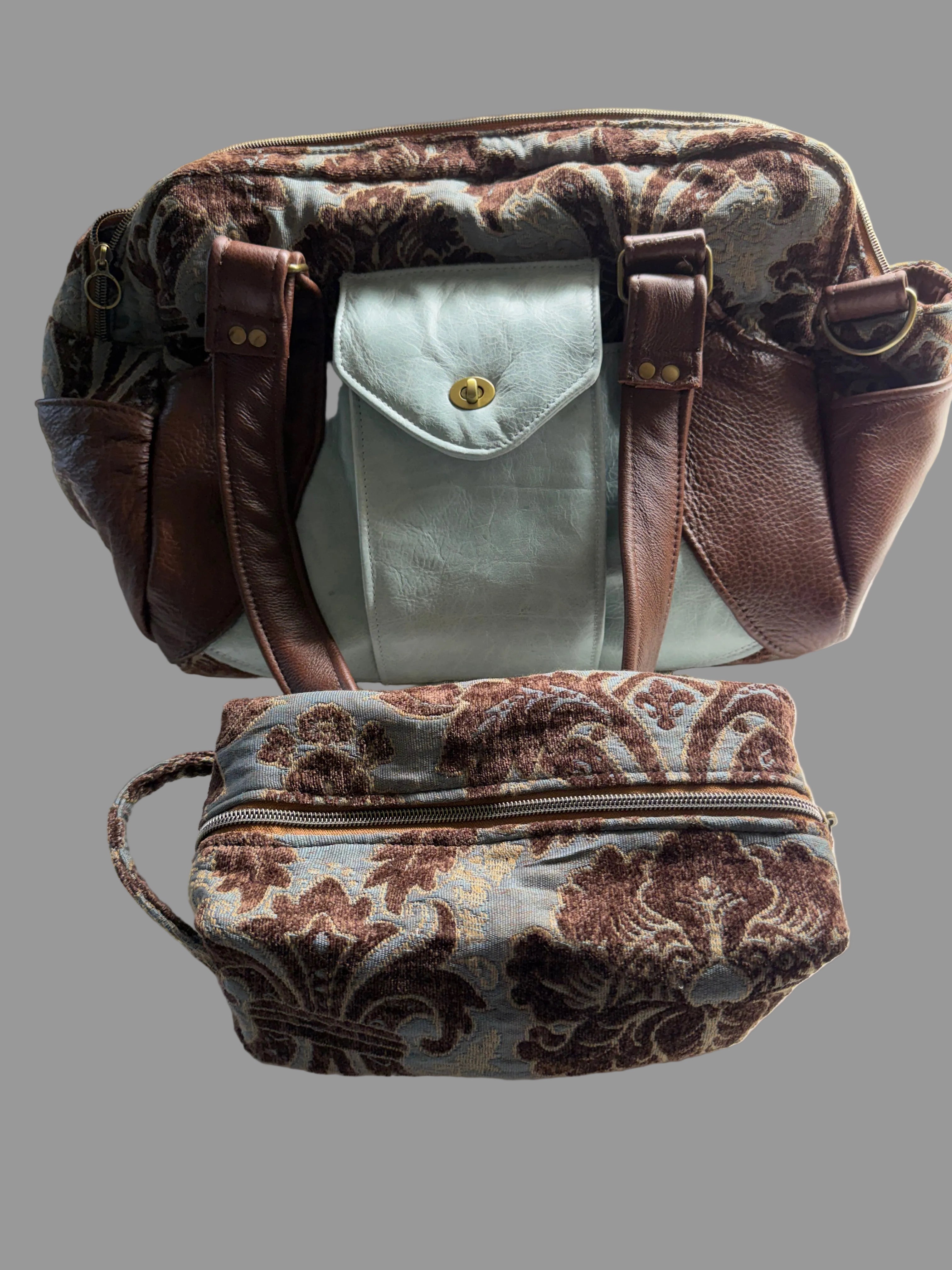 Large overnight travel bag